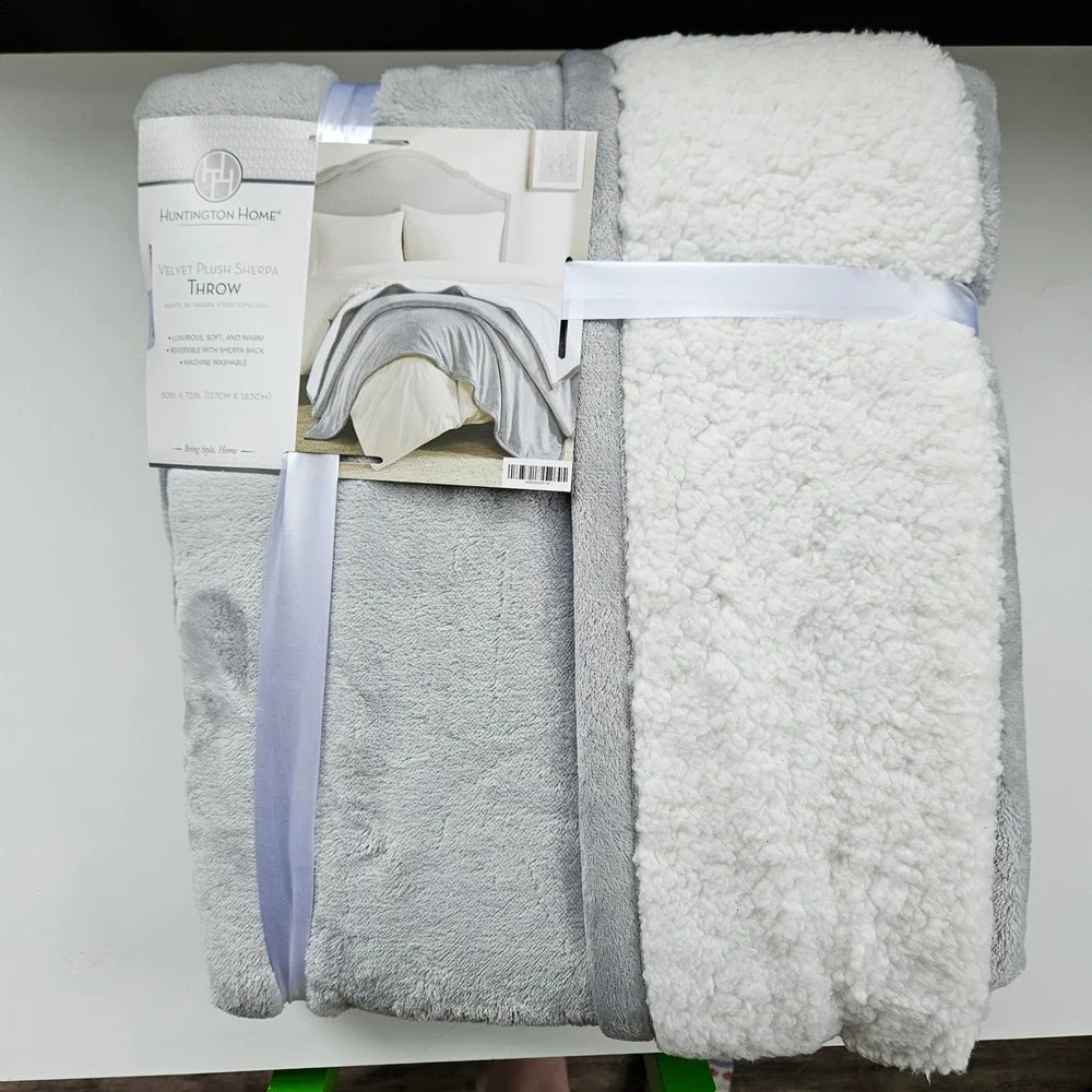 NEW Huntington Home Velvet Plush Sherpa Throw Blanket Grey 50x72 Fluffy Cozy